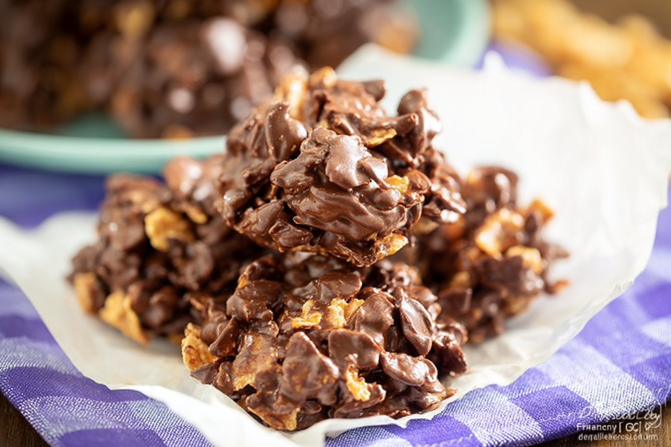 Peanut Butter Chocolate Corn Flakes Clusters
