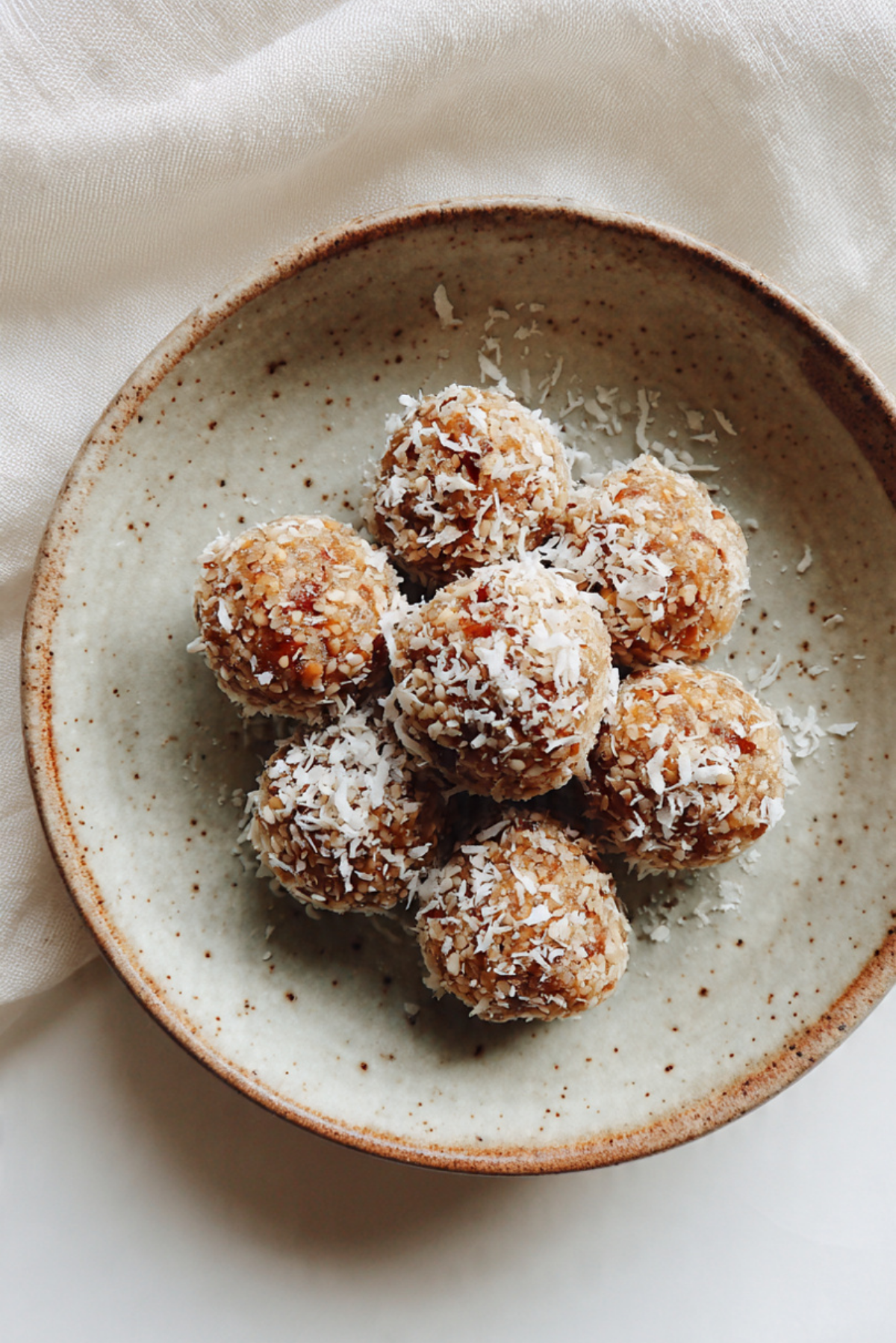 Sesame–Date Crystal Bites